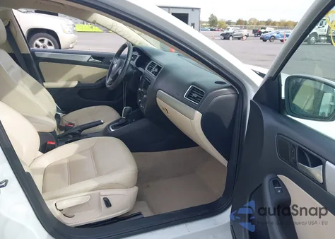 2014 Volkswagen Jetta 1.8T Se z USA, uszkodzony, nr VIN 3VWD17AJ1EM336613